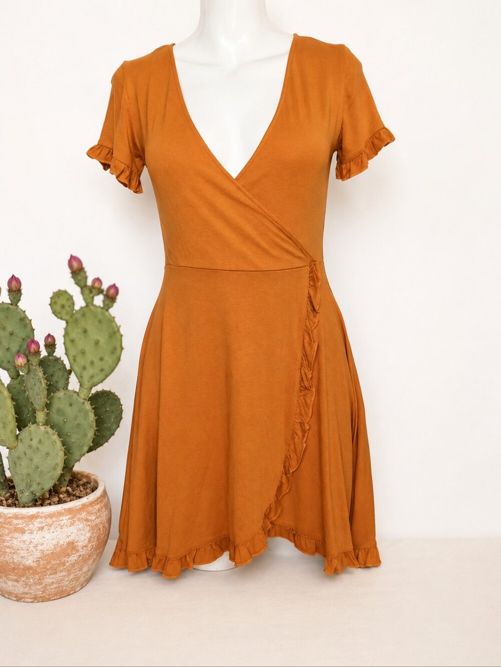 Forever 21 Surplice Ruffle Trim Dress – NWOT Women's– Size Medium